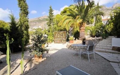 Precioso y acogedor chalet con bonito jardín.